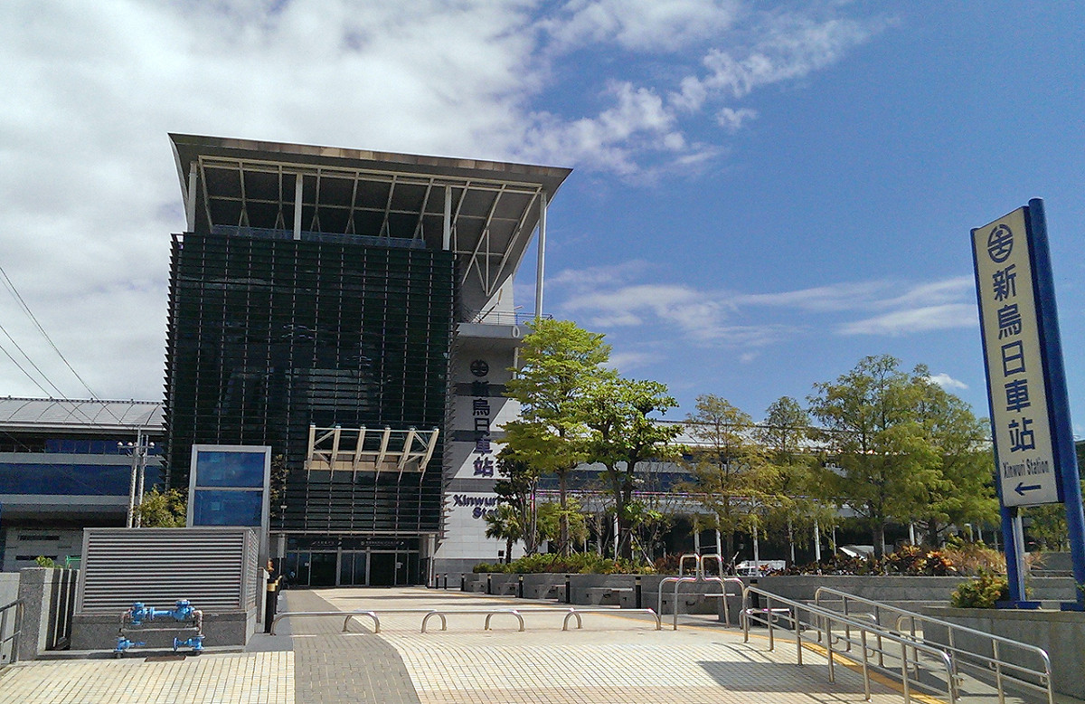 新烏日站考量到商務旅客需求，除車站美食購物空間外，也規劃會展中心、辦公室、會議室等納入場站的設計。 圖：翻攝自維基百科
