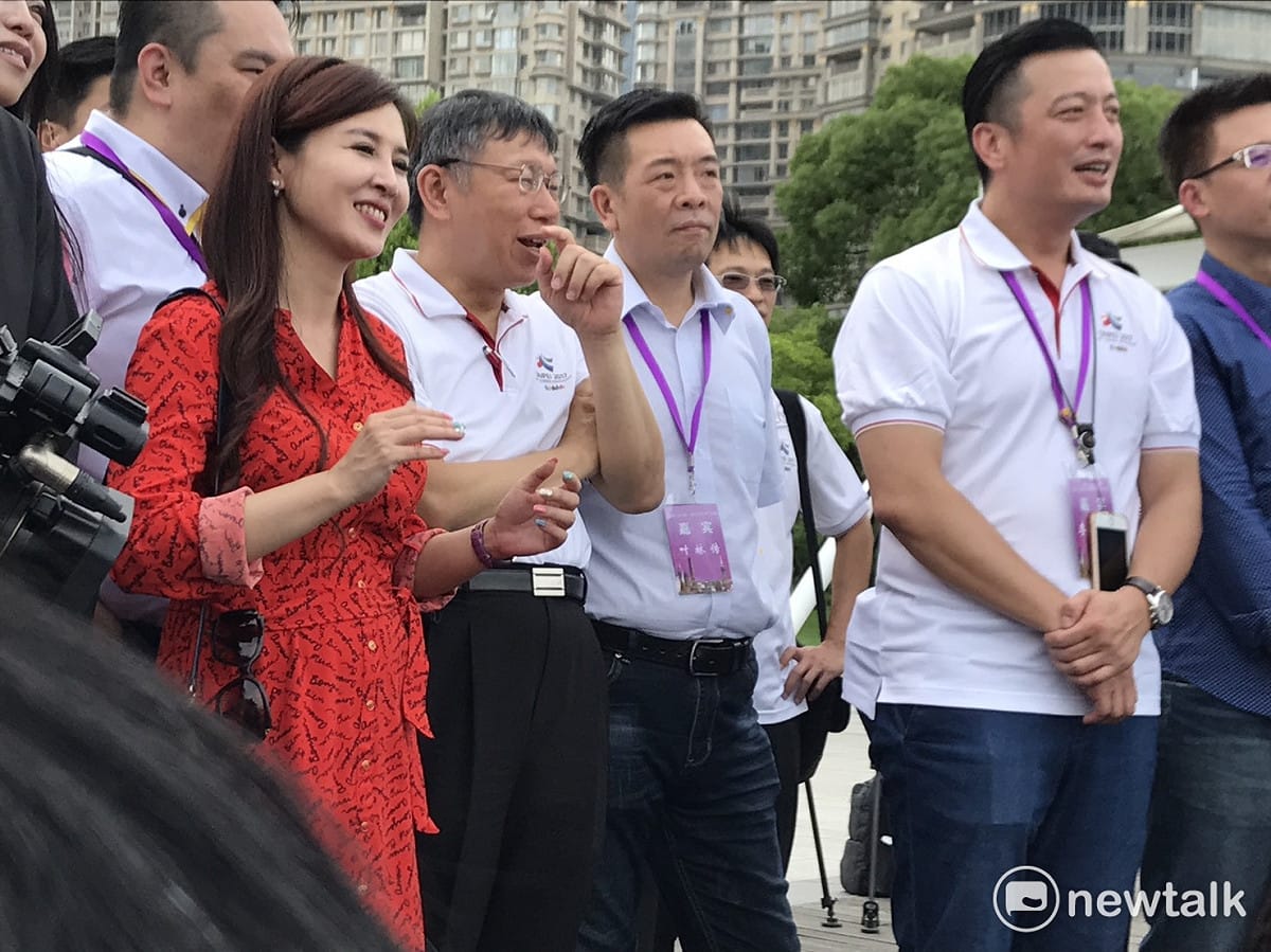 柯文哲與議員觀賞兩岸高中生街舞交流表演。 圖：周煊惠／攝