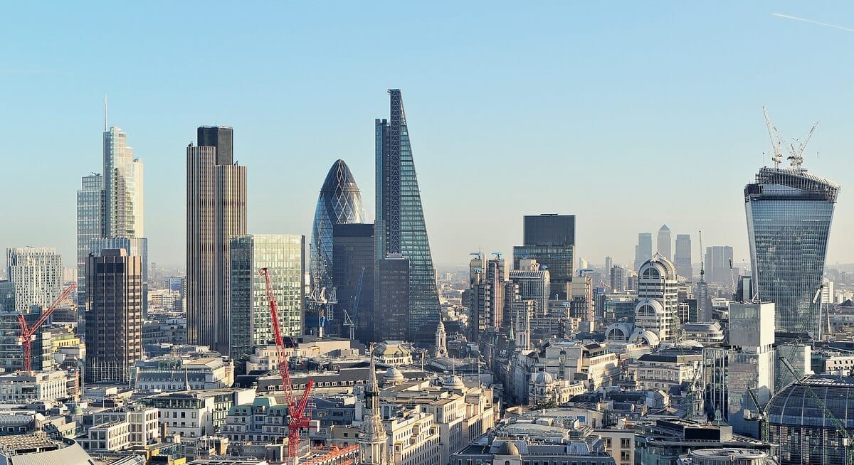 日本和英國相繼宣布國內生產毛額（GDP）連續第二季度出現負成長，正式步入衰退的陰影。圖為英國倫敦。 圖 : 翻攝自維基百科