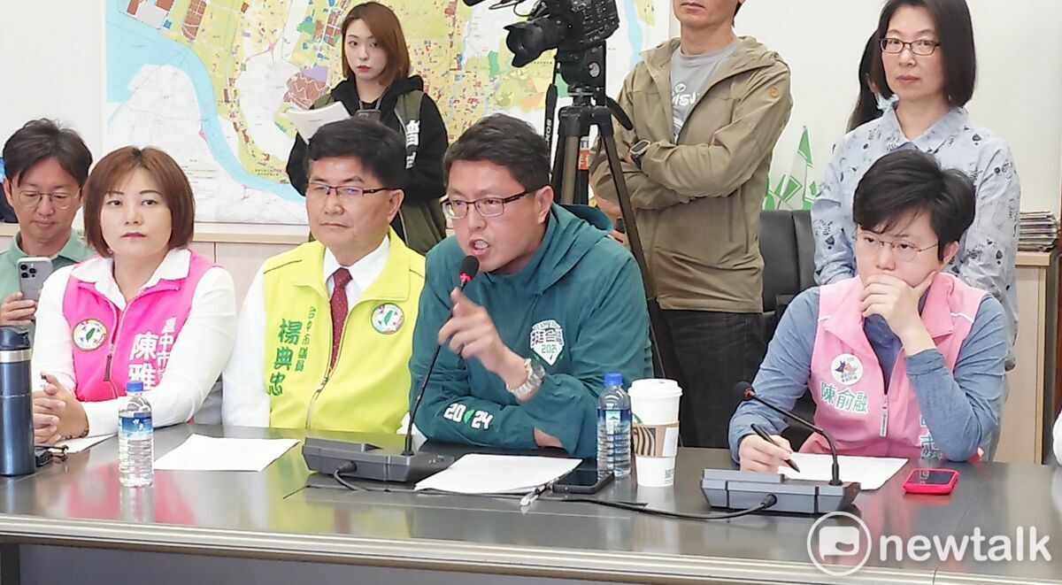 林德宇質疑，曾局長願不願意用衛生局長的職務來擔保？ 唐復年/攝