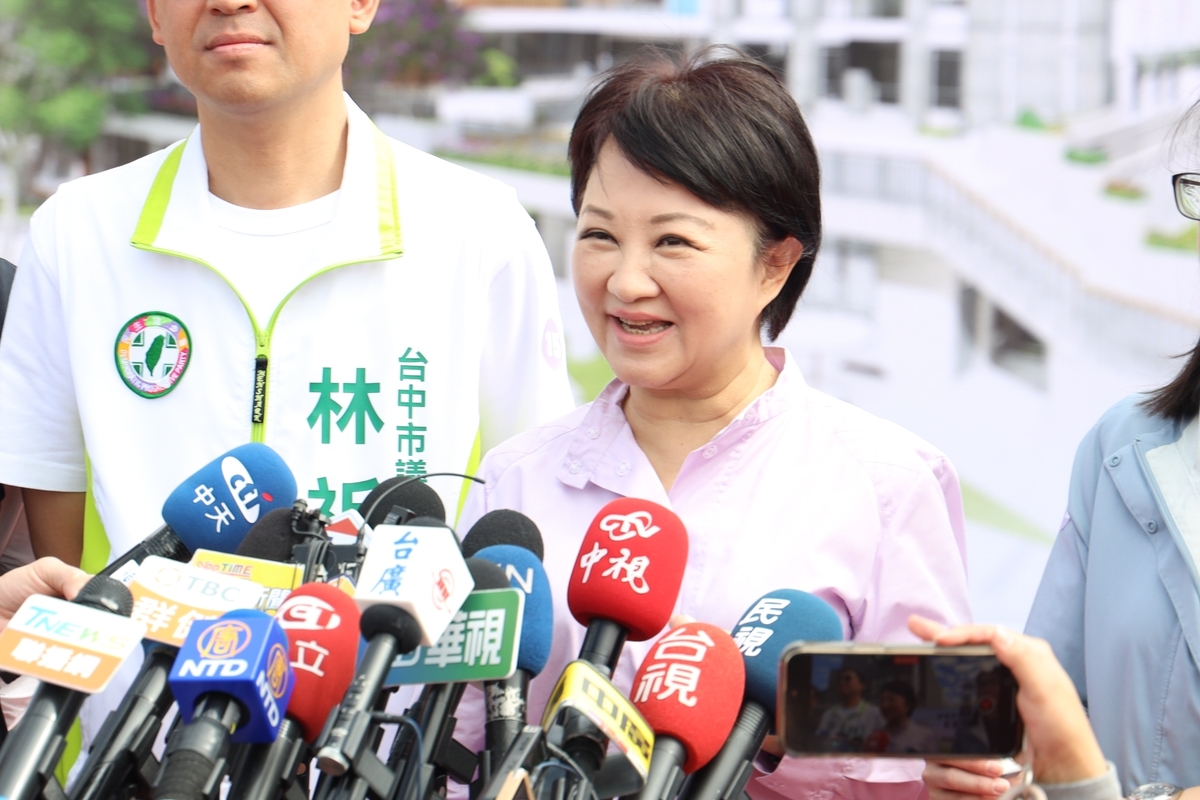 盧秀燕在公開行程中說明市府處理食安問題的立場。 台中市政府/提供