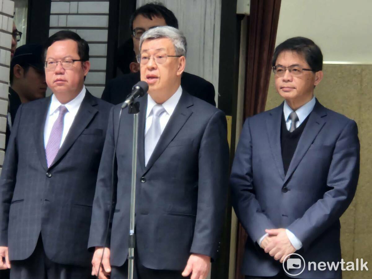 行政院長陳建仁於立法院議場前受訪。 圖：黃建豪/攝