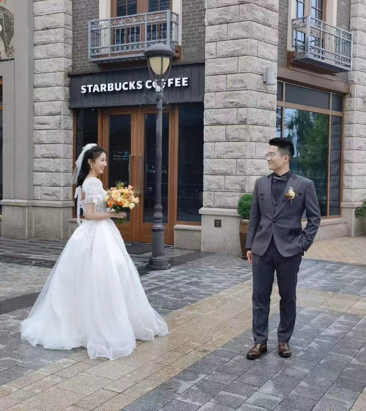 上海二中張姓女教師與丈夫合照。 圖：翻攝自武漢辣妹 Chris X（前推特）帳號