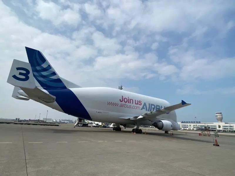 桃園機場公司表示「大白鯨」於21日清晨5時起飛，因應廣大航迷需求，將提早2小時開放觀景台。 圖：桃園機場公司提供
