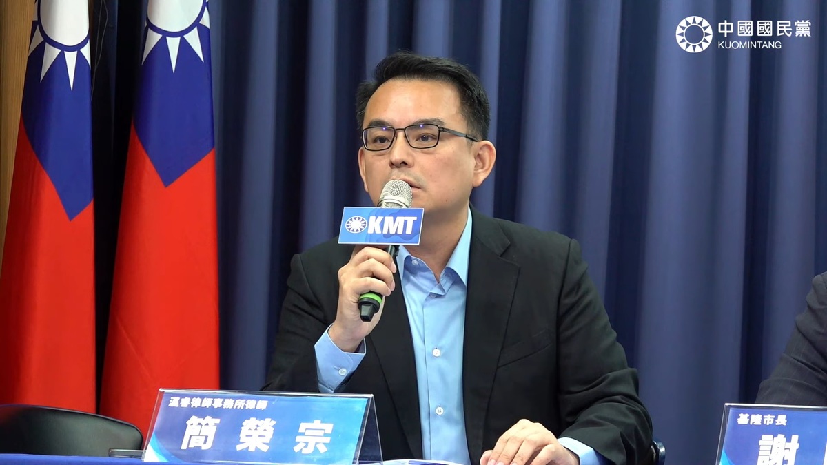 律師簡榮宗陪同謝國樑召開記者會，斥責NET無理占用基隆東岸商場。 圖：擷取自國民黨Youtube