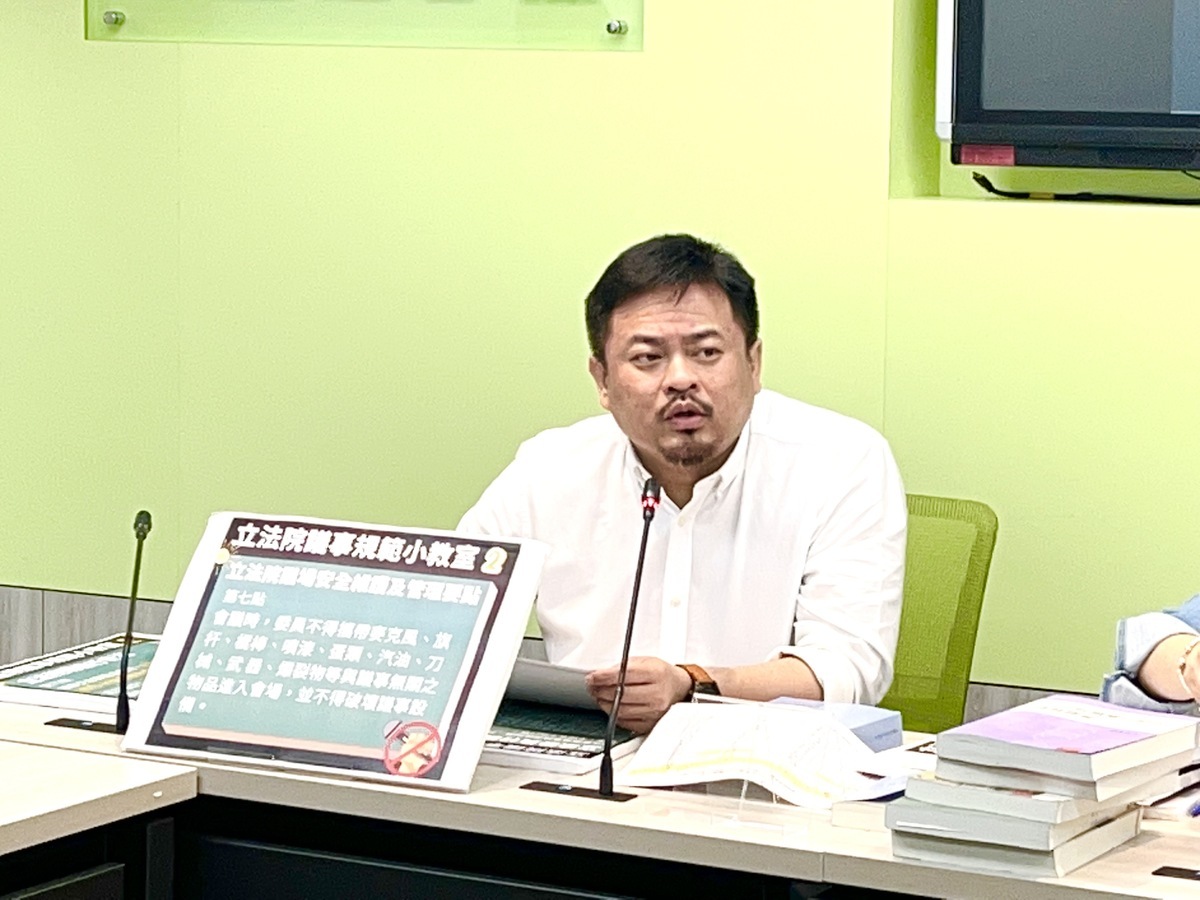 民進黨立院黨團副書記長洪申翰認為藍營杯葛在為難自家推薦的韓國瑜院長。 圖：金大鈞/攝