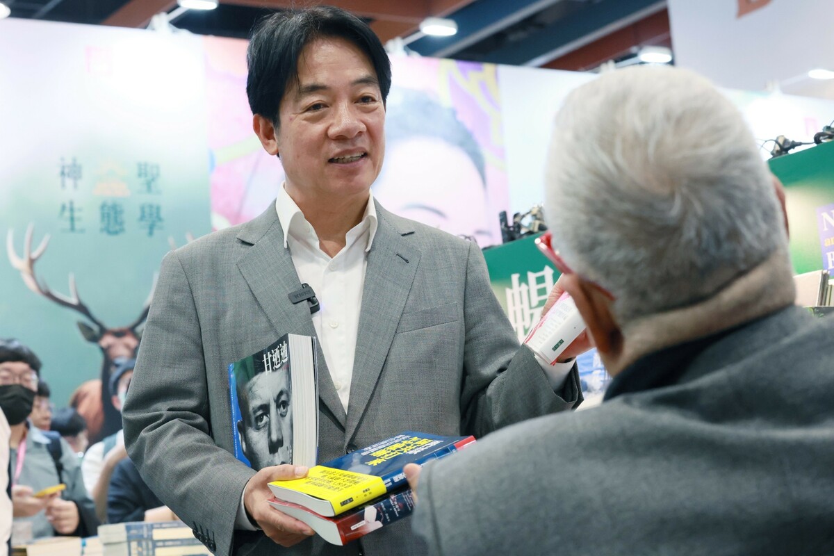 賴清德重視母語、文化發展。圖為其出席2024台北國際書展。 圖：總統府提供