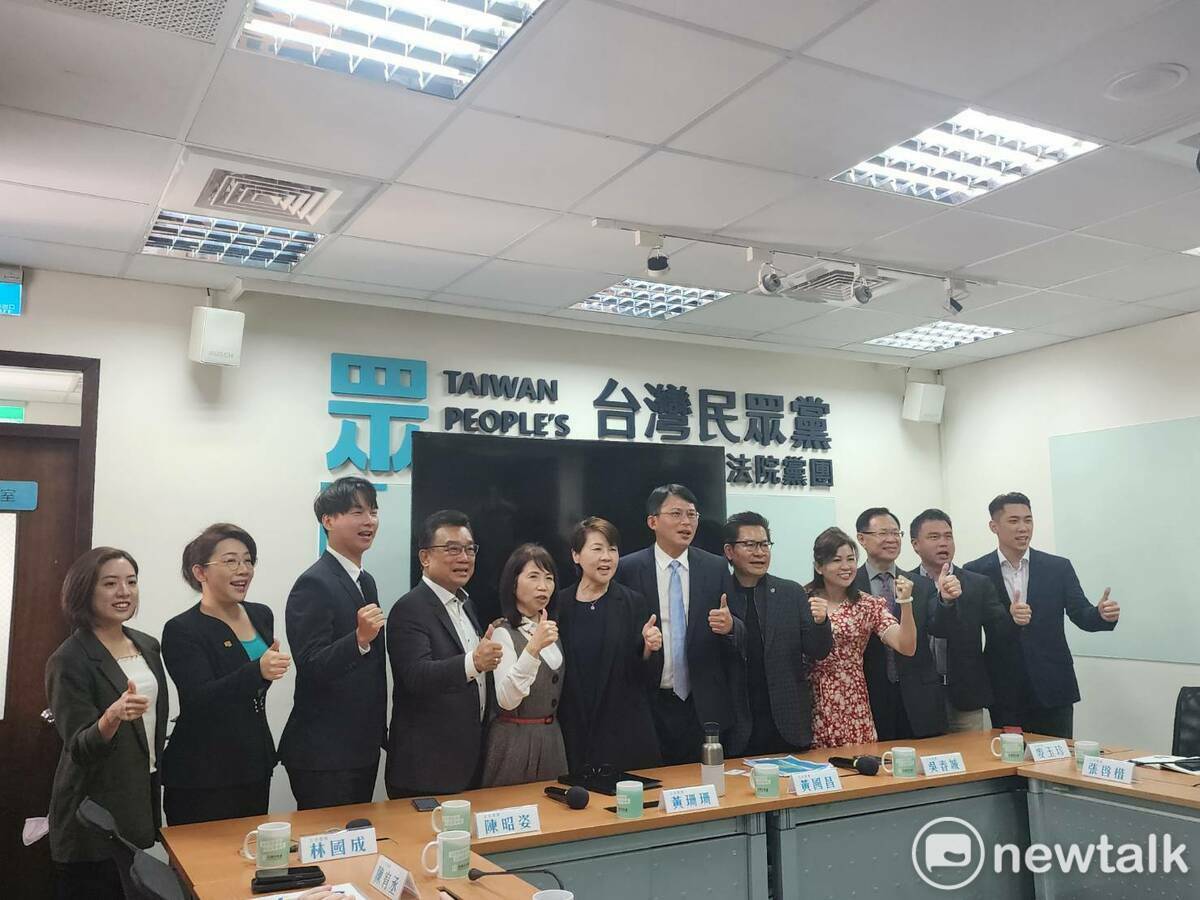 民眾黨台北市議會黨團、民眾黨新北市議員陳世軒今前往立法院拜會民眾黨團8位立委。 圖：周煊惠 / 攝