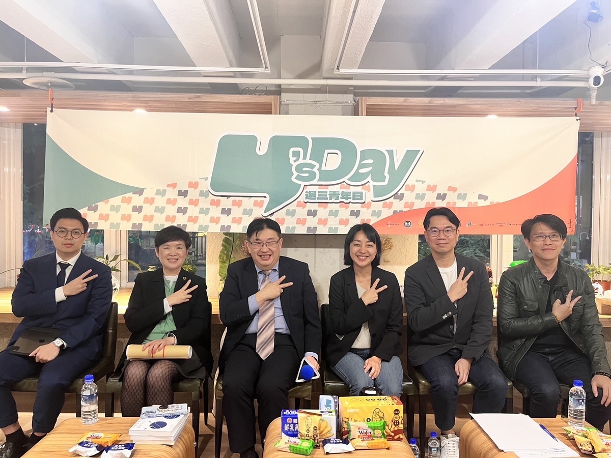 Y’s Day「週三青年日」21日晚上舉辦第41場活動，舞臺上由左至右為林哲辰、謝靜慧、胡博硯、王婉瑜、林士欽、董思齊。 圖：Y’s Day週三青年日提供