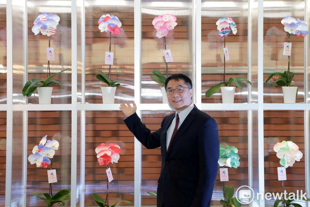 第20屆台灣國際蘭展暨第23屆世界蘭展透過用世界各國的國旗並以蘭花的方式呈現出美麗的國旗牆，總共有62個國家參與，許多外國貴賓看到之後，紛紛都感到相當驚艷，這一方面不僅展現了台灣蘭花的豐富生命力，更是展示了蘭花產業的科技力。 圖：台南市政府提供