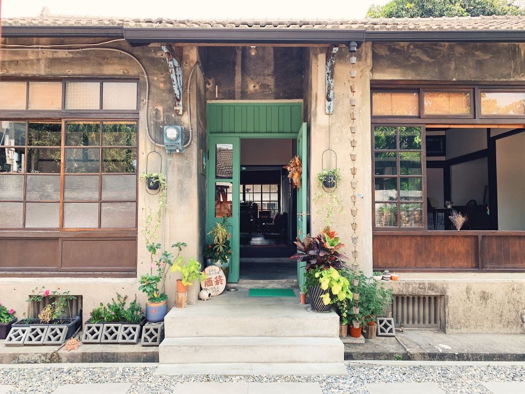 輔導人文歷史風貌區眷村民宿。 圖：高雄市觀光局/提供