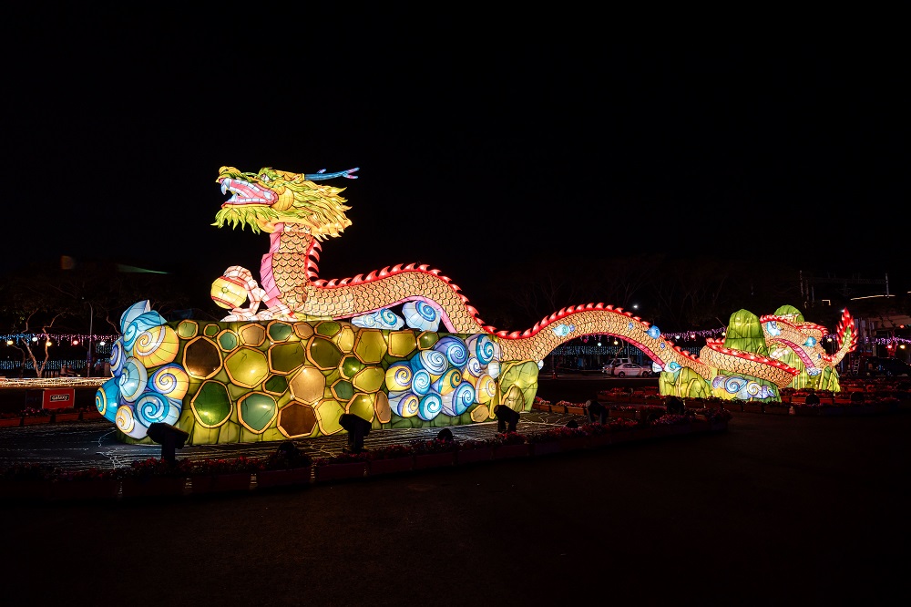 台灣燈會高鐵燈區《山聚金龍，祥雲山間》花燈。 圖：取自台灣燈會