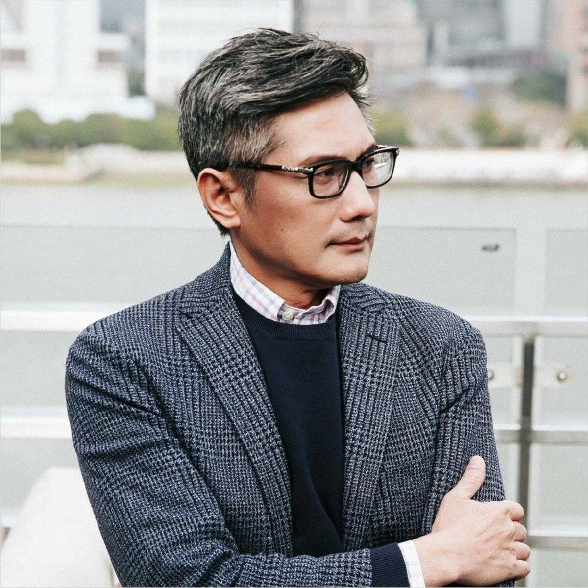 包小柏的女兒因罕見疾病於22歲時辭世，近日他接受一個Podcast節目訪問時表示，他以人工智能(AI)還原女兒的聲音，讓他與太太重新感受到與女兒親情的連結。 圖：翻攝自包小柏 臉書專頁