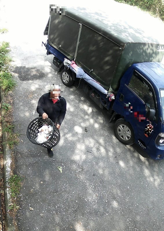 花蓮分署在丟棄熱點架設全時攝影機、縮時攝影機，藉由24小時錄影監控，揪出濫倒垃圾、廢棄物案件。 圖：林業保育署花蓮分署／提供