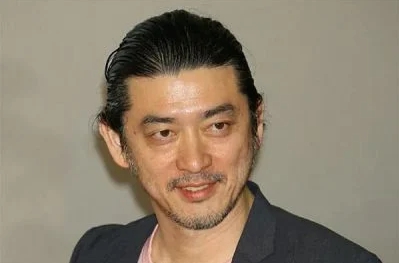 日媒報導，早在 2016 年 5 月，榊英雄以「指導表演」為名邀請一名想成為演員的 20 多歲女子到他的公寓，對她實施性侵。但榊英雄否認指控，稱「這是冤罪」。 圖 : 翻攝自 X (前推特)