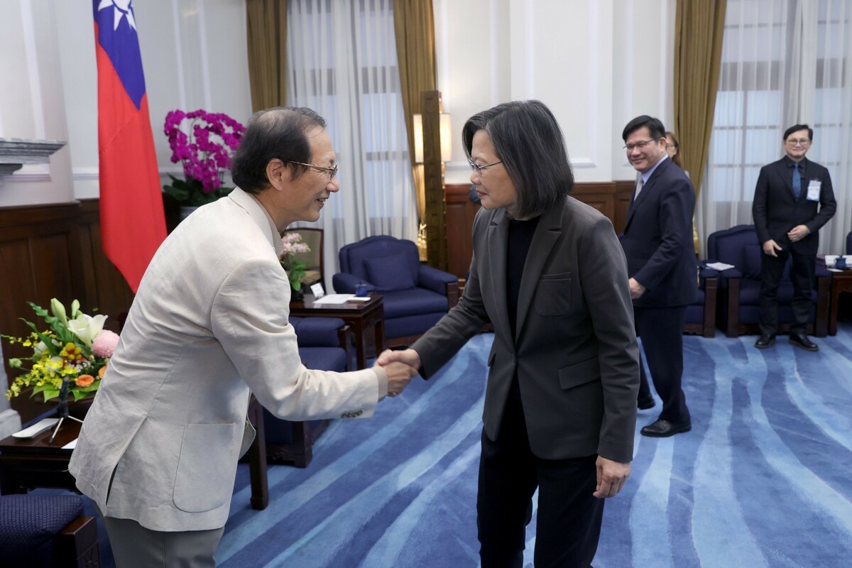蔡英文接見「112資訊月『傑出資訊人才獎』得獎者暨主辦單位代表」。 圖：總統府提供