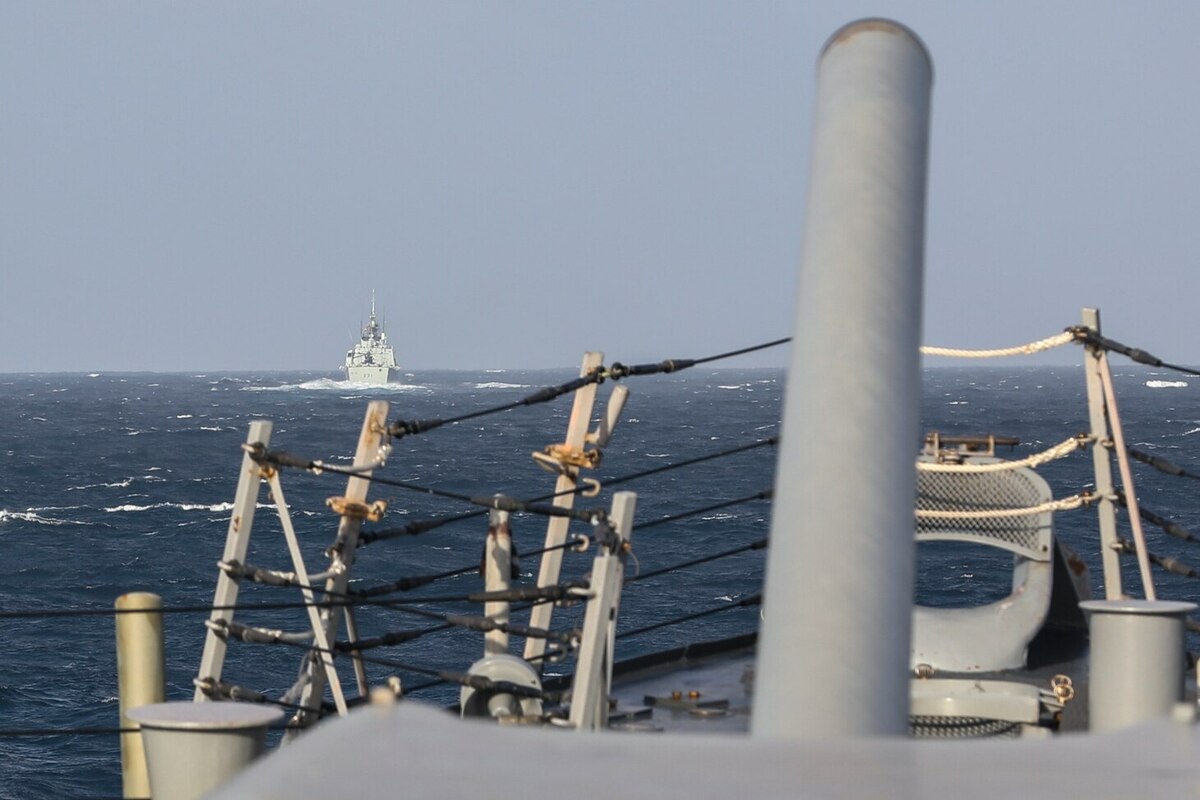 2022年9月20日，美國海軍驅逐艦「希金斯號(USS Higgins DDG-76)」與加拿大海軍巡防艦「溫哥華號(HMCS Vancouver FFH-331)」(前方船艦)穿越台灣海峽。 圖：翻攝.c7f.navy.mil(資料照片)