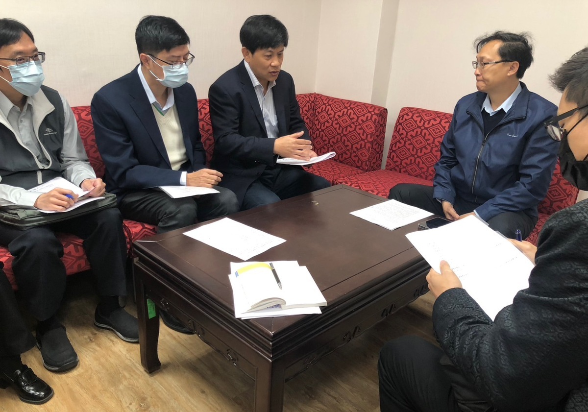 徐富癸就任立委後，馬不停蹄替屏東爭取建設。 圖：徐富癸辦公室提供