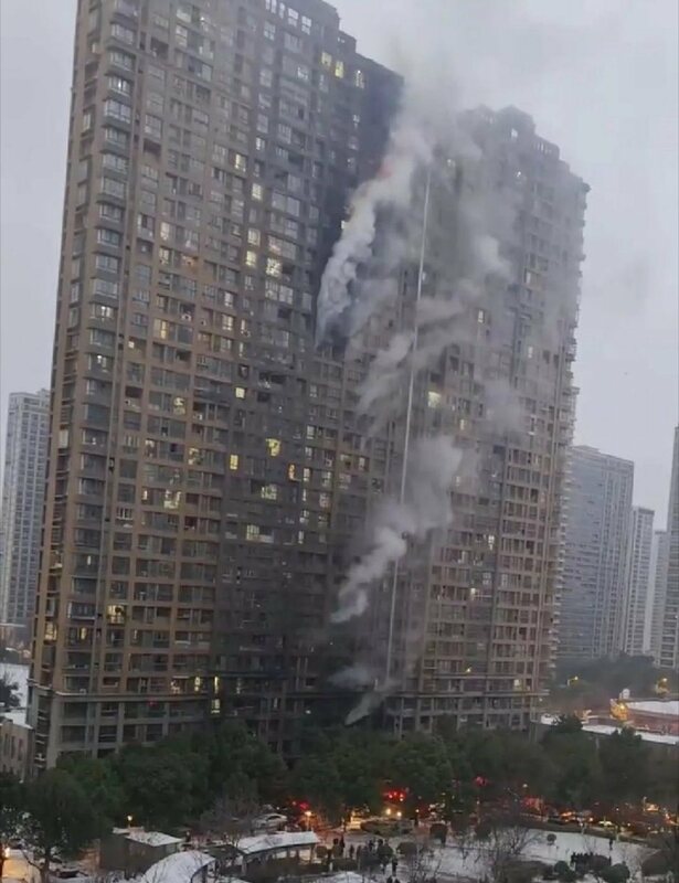 中南南京雨花台區明尚西苑6棟發生火災，釀15死44傷 圖/取自微博