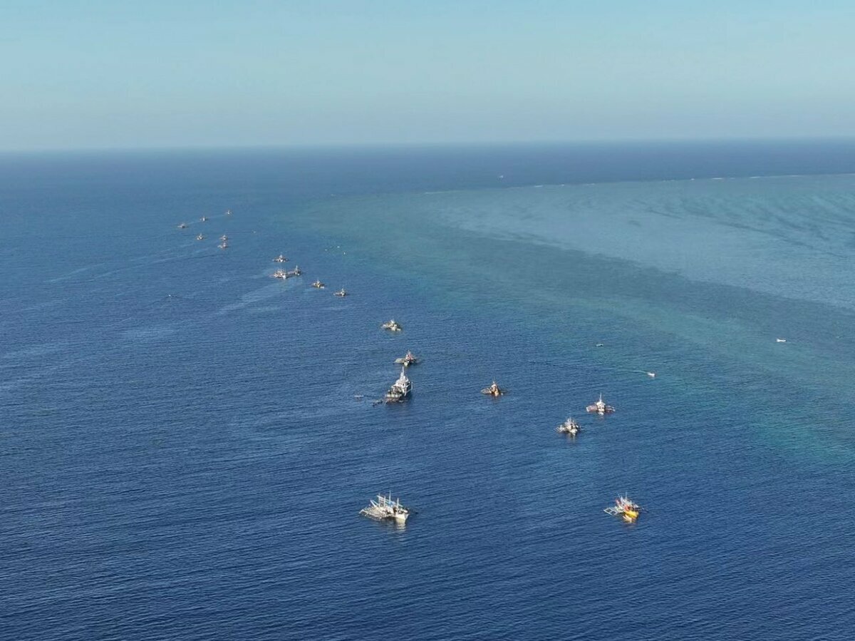 中國與菲律賓船隻多次在黃岩島海域對峙。 圖：翻攝「X」@SCS_PI