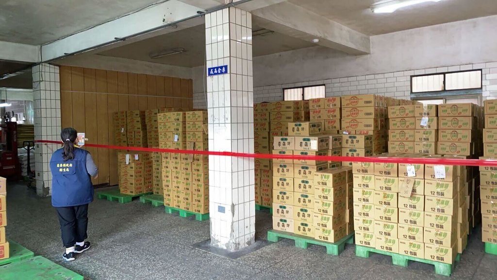 苗栗縣衛生局指出，鑫豪食品公司曾進貨疑含蘇丹紅辣椒粉且製成菜䔕餅、白胡椒棒等產品。 圖：苗栗縣政府提供