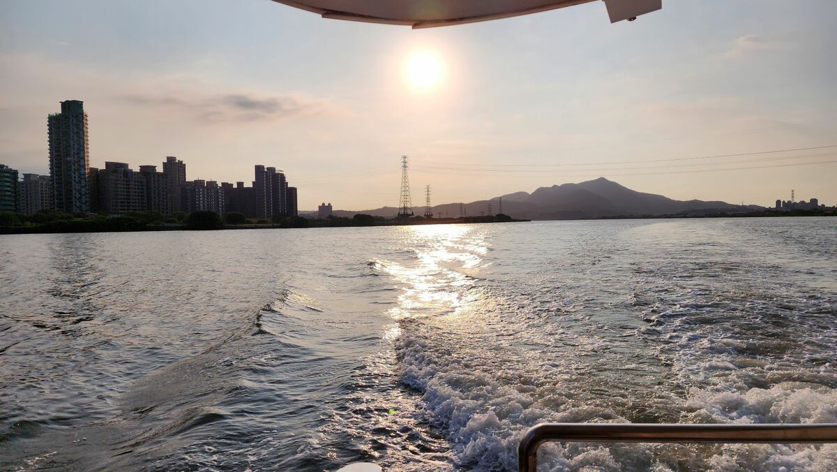 淡水河日夜風景千變萬化。 圖：新北市政府高灘地管理處 / 提供 (資料照)