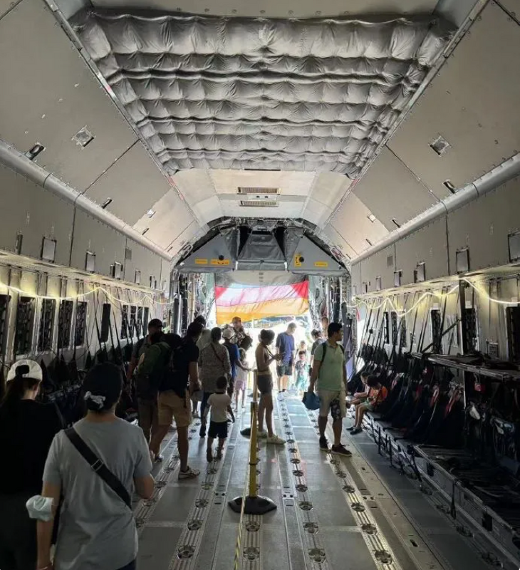 A400M 運輸機之後不再限制參觀者的國籍。 圖：翻攝自遠鑿方知