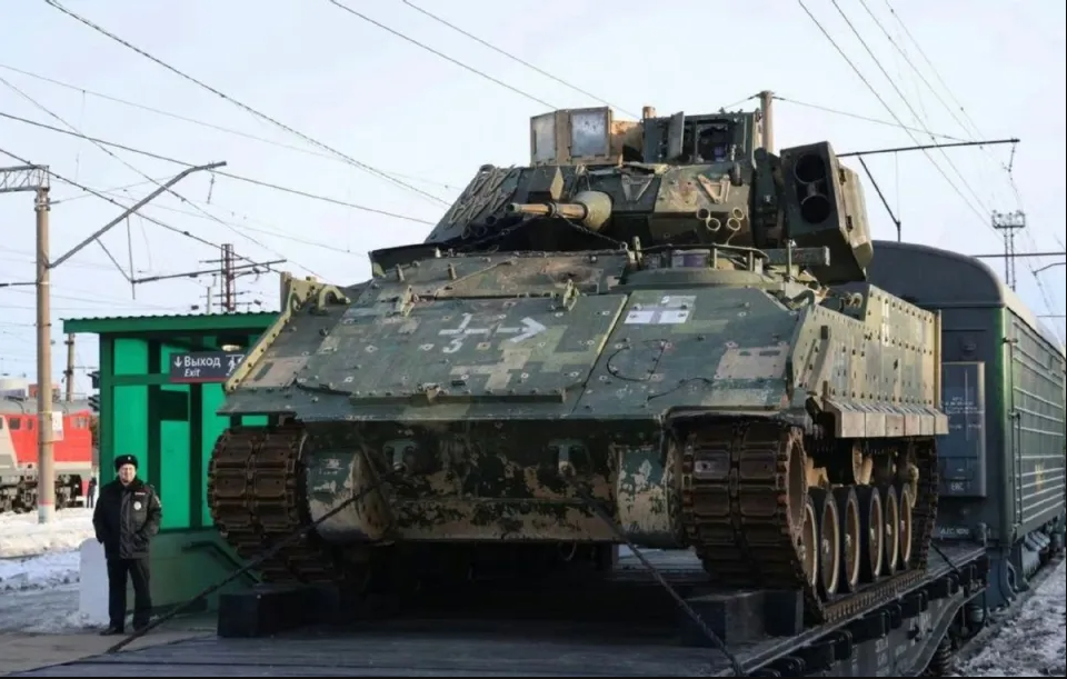 被俄軍繳獲的美製M2A2步兵戰車。 圖 : 翻攝自騰訊網