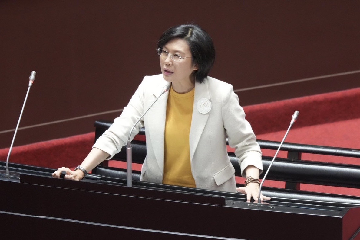 民進黨立委林岱樺總質詢建議建立貓狗的國家公益血庫。 圖：立法委員林岱樺辦公室提供