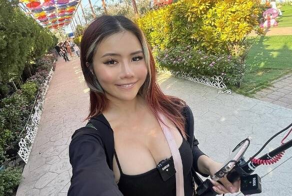 新加坡鄭姓女直播主（Kiara Kitty）在高雄自導自演遭怪婦砸雞蛋事件。 圖：翻攝鄭姓女直播主IG