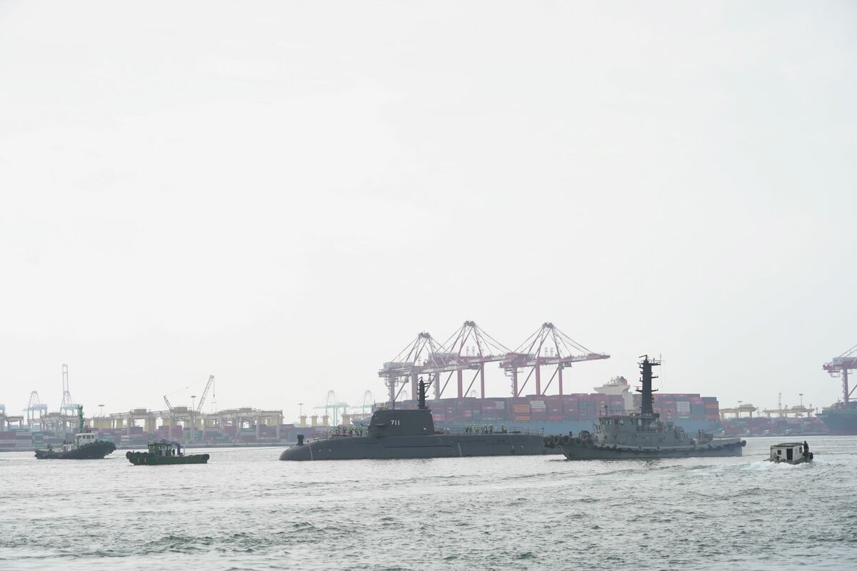 海鯤軍艦浮船前進。 圖：台船/提供