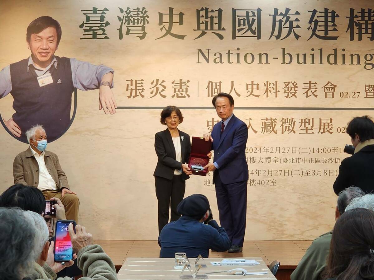 前國史館長張炎憲逝世10週年，國史館27日舉行「張炎憲個人史料發表會暨史料入藏微型展」。 圖：國史館提供