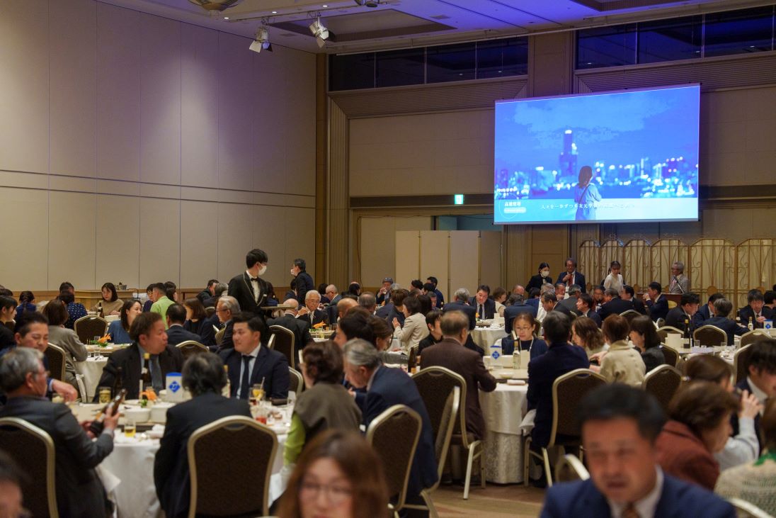 餐會播放高雄城市行銷影片引熱烈迴響。 圖：高雄市行國處/提供