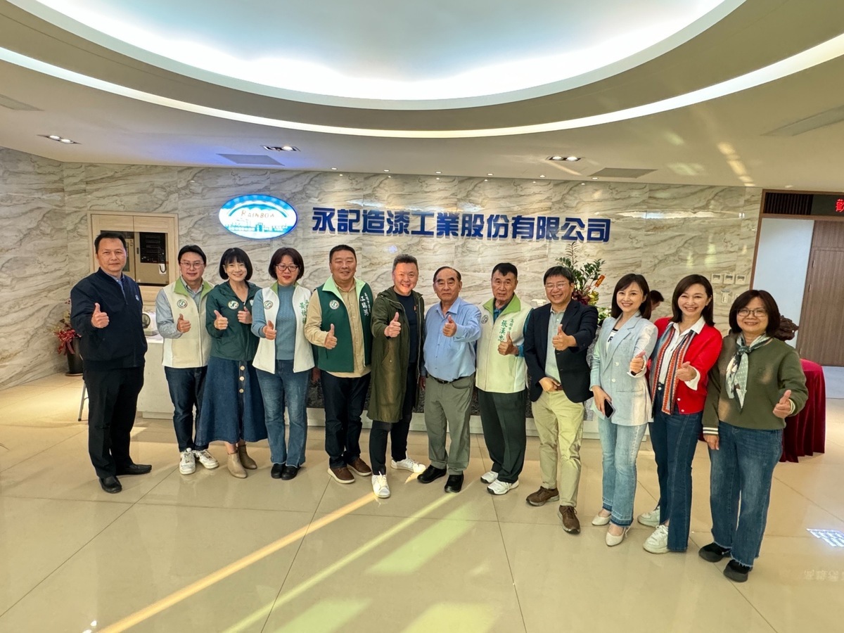 湧言會企業參訪首到來到永記造漆。 圖：湧言會/提供