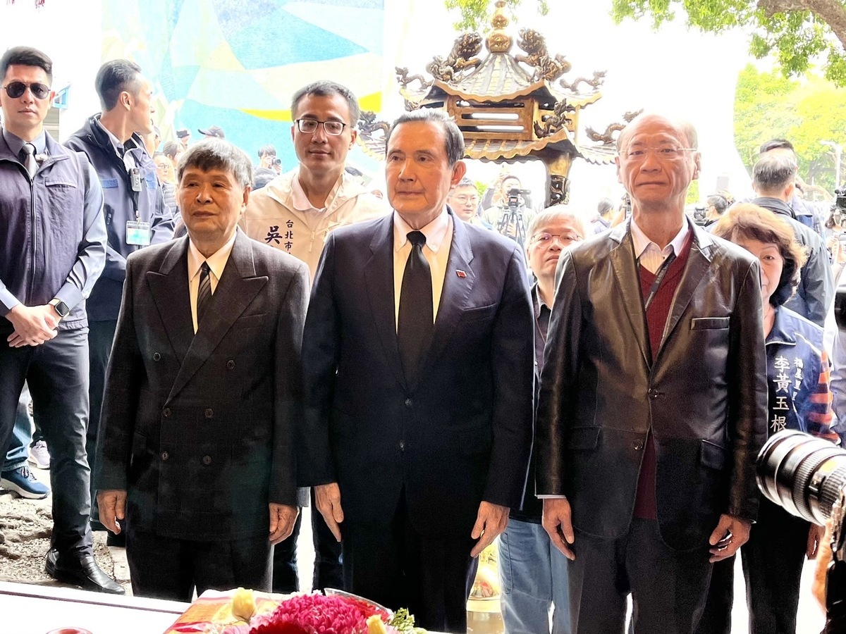 前總統馬英九今日下午赴二二八紀念公園內的福德宮參拜。 圖：金大鈞/攝