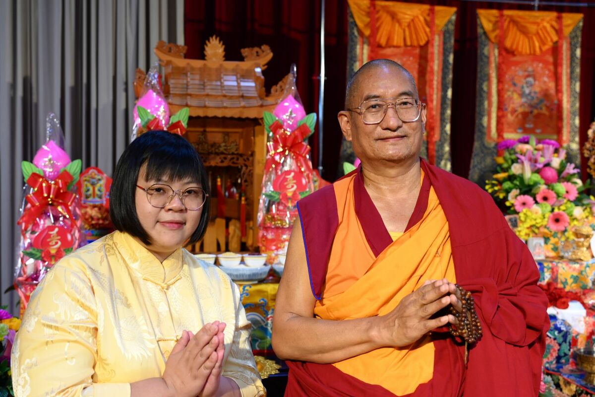 覺囊法王（右一）與寶光宮宮主田乃文（龍雲道師，左一）合影。 圖：寶光宮/提供