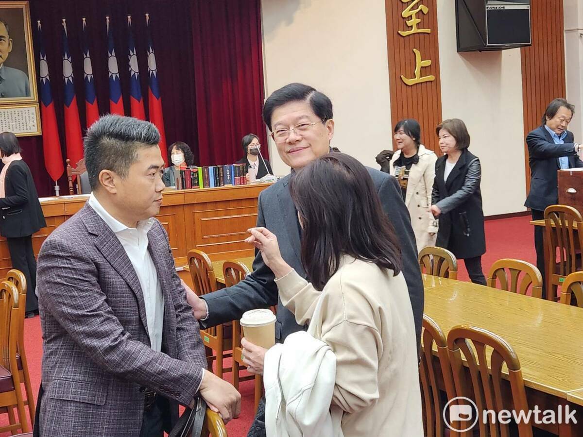 立法院財政委員會召委由國民黨立委羅明才（圖中）、民進黨立委郭國人擔任。 圖：黃建豪/攝（資料照）
