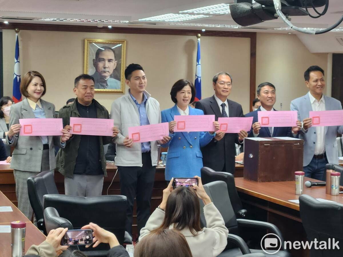 國民黨團在衛環委員會召委選舉，集體亮票。 圖：黃建豪/攝（資料照片）