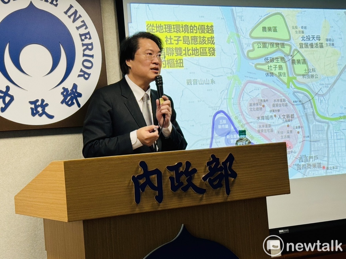 內政部長林右昌今(29)日召開記者會指出，社子島開發如果無法有效解決後續衍生的交通問題，恐將成為台北人另一個噩夢。 圖：謝莉慧/攝