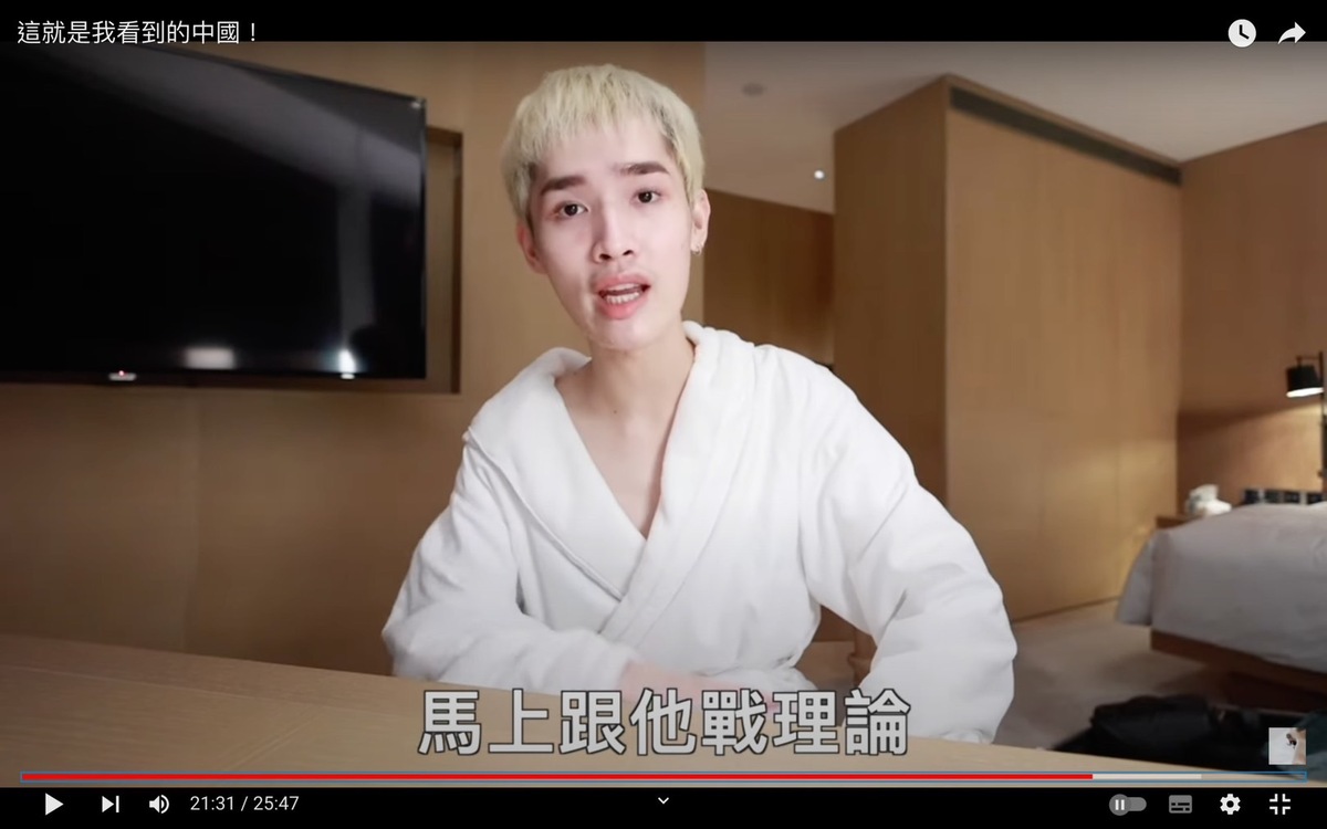 鍾明軒提到「以我的個性，如果在台灣，我一定馬上跟對方戰理論、跟他戰邏輯。但我人現在他們的地盤，而且我又是一個人，我已經知道大部分中國人民的想法是怎樣，所以自己不會特別去表達反對意見」。 圖：翻攝自鍾明軒YT頻道