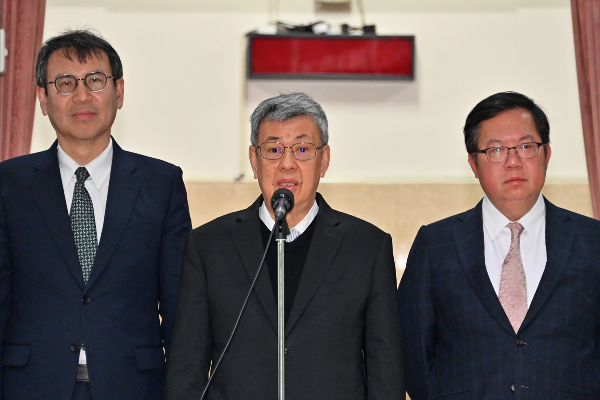行政院長陳建仁於立法院受訪。 圖：行政院/提供