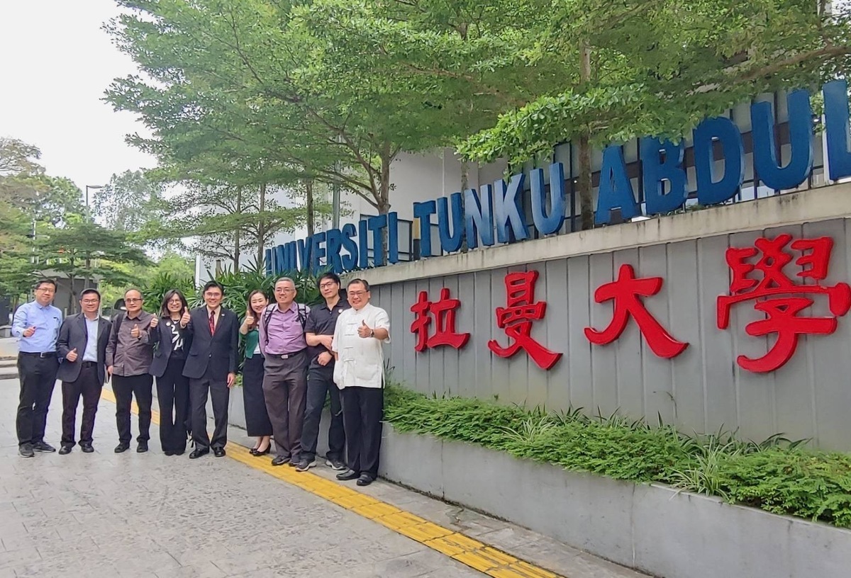高師大團隊訪姊妹校拉曼大學。 圖：高師大/提供