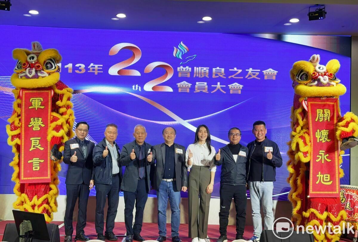 台南市「曾順良之友會」舉行第22屆會員大會，並進行新任會長就任授旗典禮，由陳軍旭接掌會長，他以「軍譽良言、關懷永旭」為號召，希望能夠秉持良友會歷來優良的傳統，持續從事急難救助、關懷弱勢的社會公益善舉回饋社會，為良友會開創新局。 圖：良友會提供