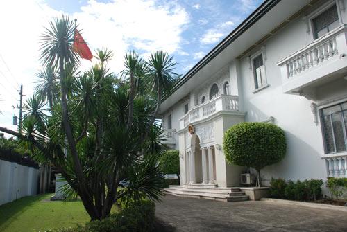 對此，中國駐菲律賓使館以6點「激問」回應，諷刺美國試圖攪動南海局勢、散布「中國威脅論」，並且拉幫結伙搞陣營對抗。 圖：取自「澎湃新聞」