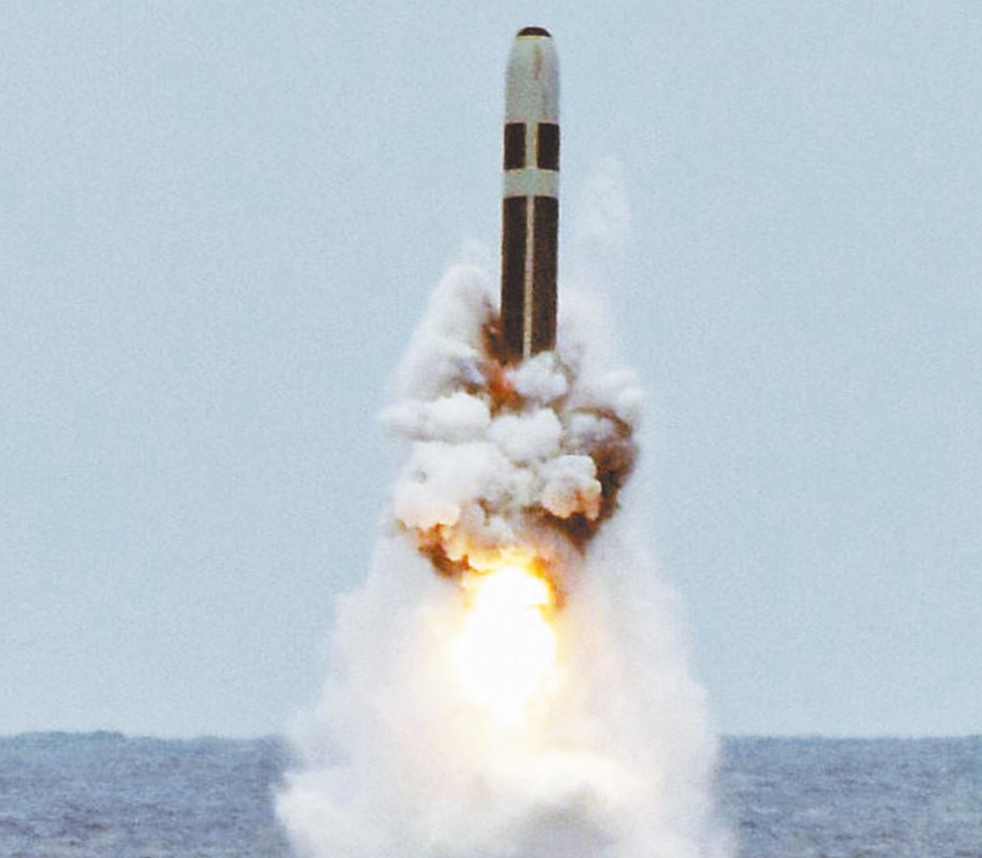 中國巨浪-3洲際彈道導彈攜6媒核彈頭，可從水下發射。 圖 : 翻攝自 US Navy