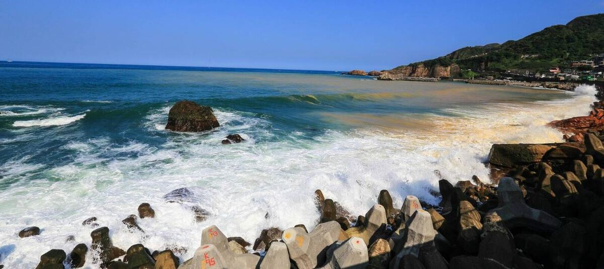 為提升海上氣象資訊在漁業、航運、遊憩、防救災及航行安全等應用的便利性和精準性，交通部中央氣象署規劃自今(113)年4月1日起，延長海象預報的時效。 圖：翻攝自新北市觀光旅遊網