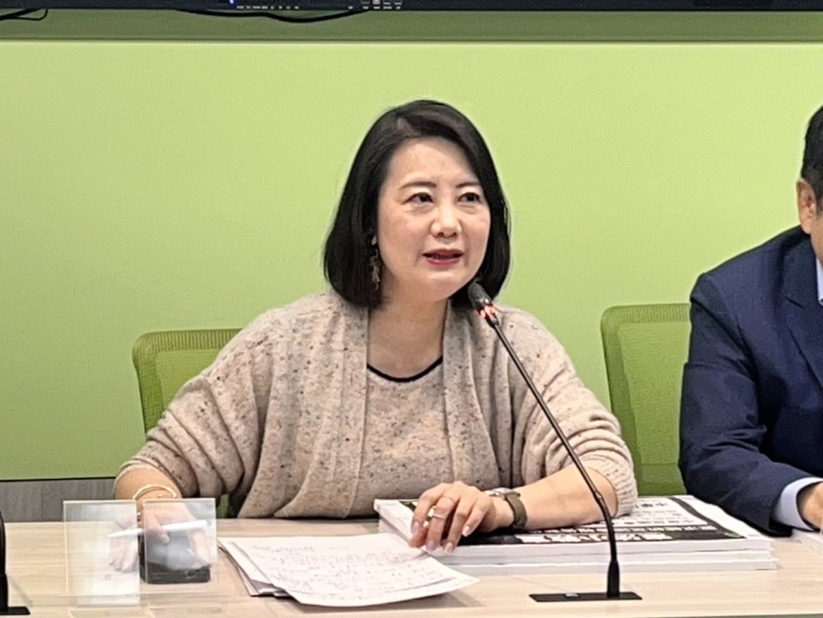 桃機跑道歲修塞機引民怨，民進黨團幹事長吳思瑤說，桃機公司別永遠躲在交通部後面！ 圖：金大鈞/攝