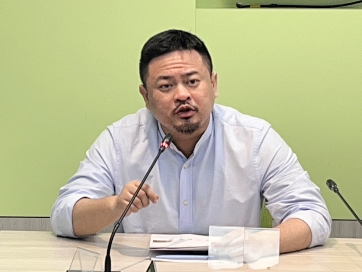 勞動部長許銘春對印度勞工發言引歧視，民進黨立委洪申翰認不妥。 圖：金大鈞/攝