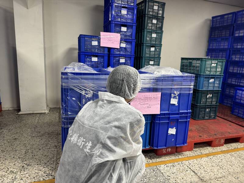 彰化縣衛生局稽查發現，業者在蔥包及油包這2項產品有使用微量辣椒粉。 圖：彰化縣衛生局提供
