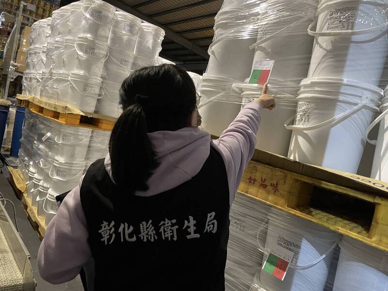 彰化縣衛生局稽查發現，業者在蔥包及油包這2項產品有使用微量辣椒粉。 圖：彰化縣衛生局提供